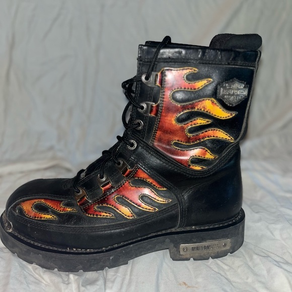 Harley-Davidson Men's Black Boots with Red and Orange Flames - Picture 2 of 9